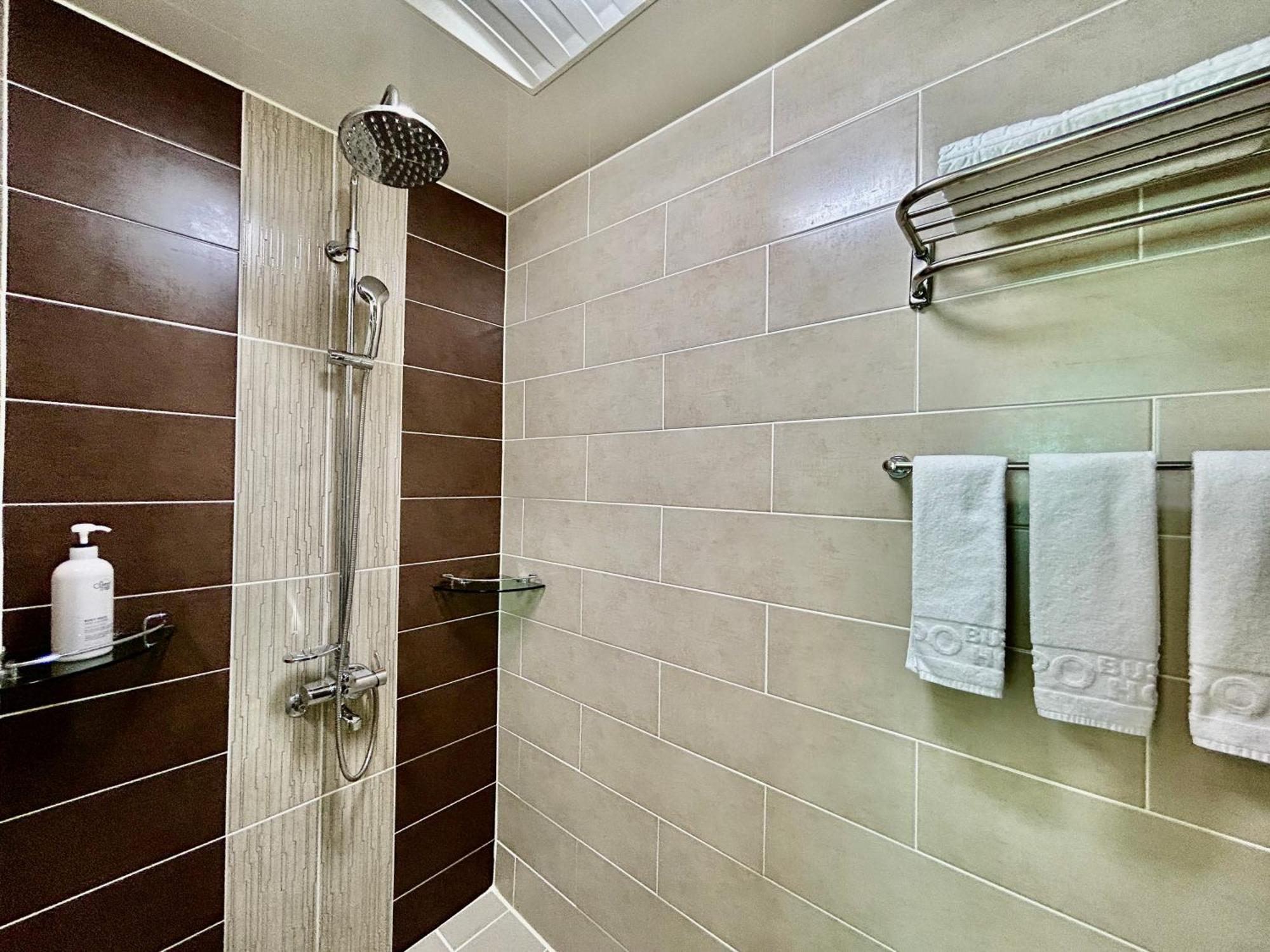 Okpo Business Hotel Geoje Zewnętrze zdjęcie